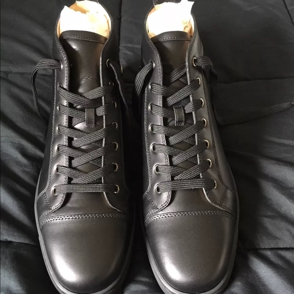 Comment below up to a size 15 - Picture 2 of 7